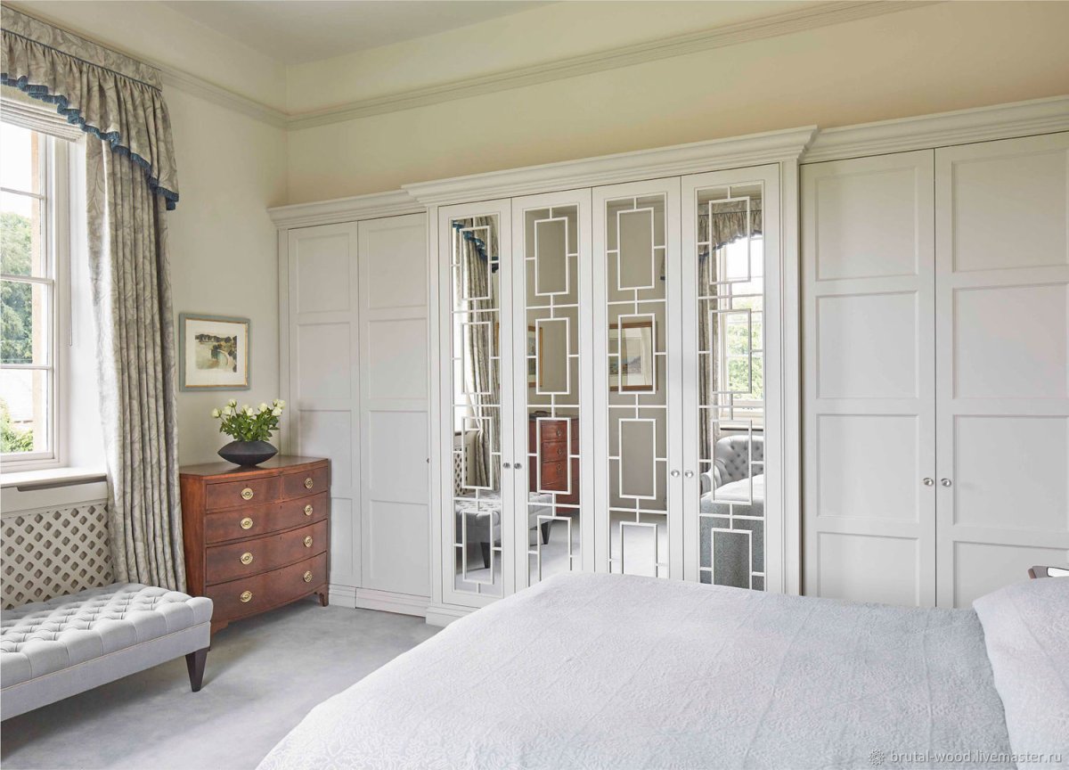 Шкафы Неоклассика распашные в спальню