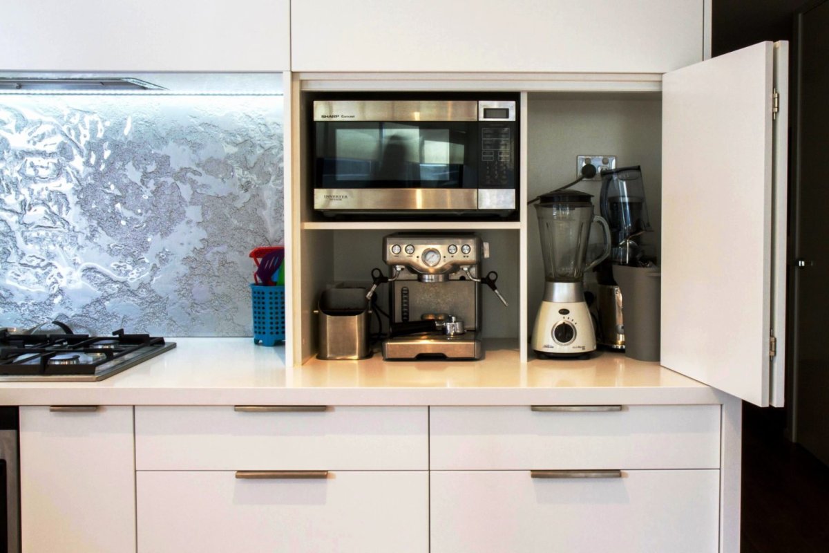 Кухонные шкафы с раздвижными дверцами