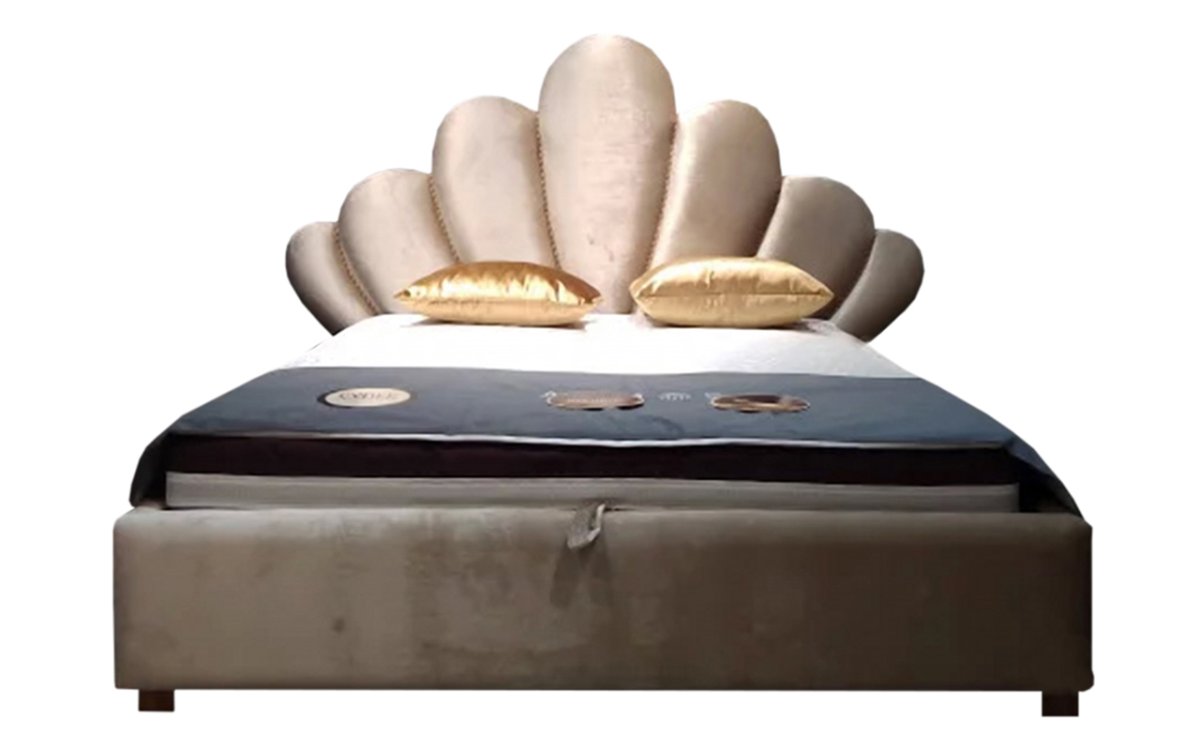 Кровать с мягким вертикальным изголовьем