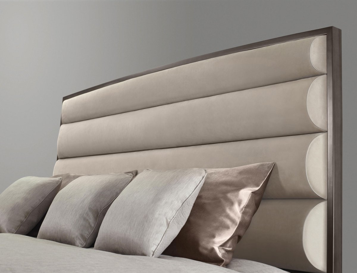 Кровать из коллекции Anthropologie Feather