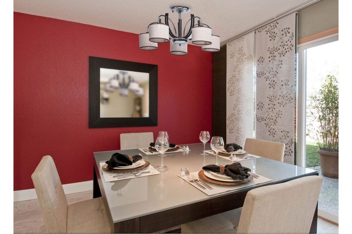 Стол круглый в своем доме современный