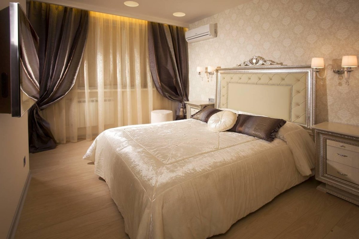 Шторы в бежевую спальню