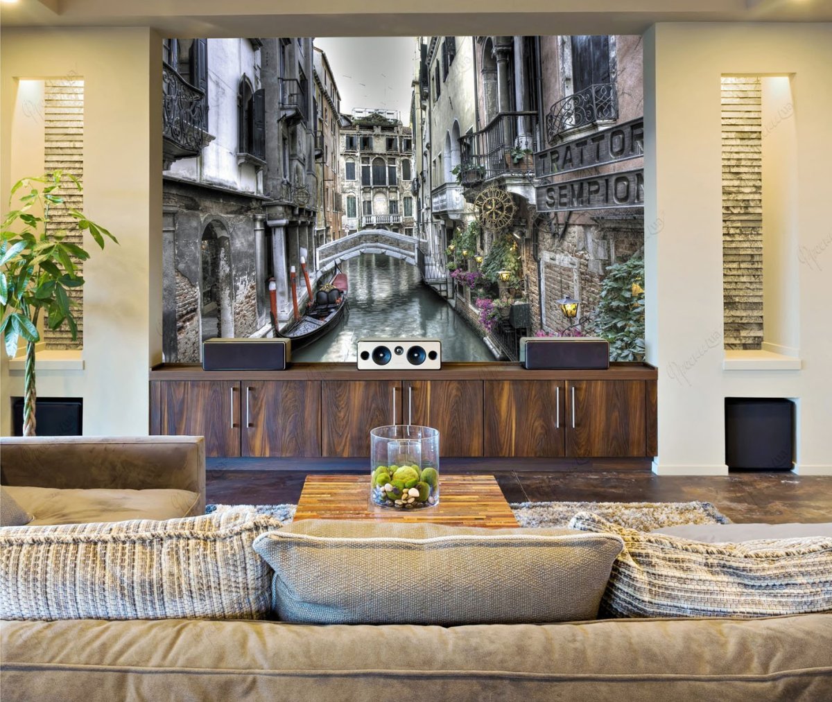 Деревянная плитка над диваном