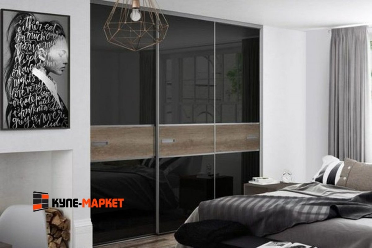 Шкаф купе венге с зеркалом в интерьере