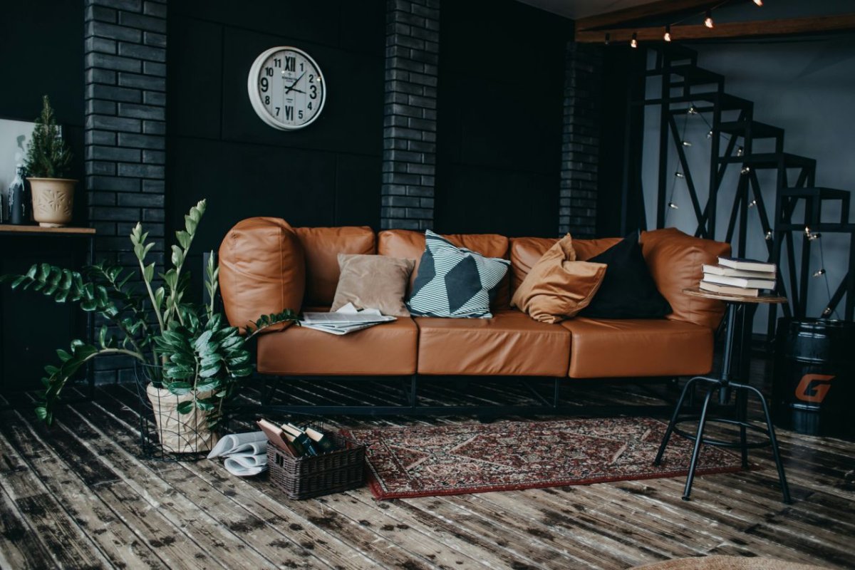 Фотостудия с кожаным диваном