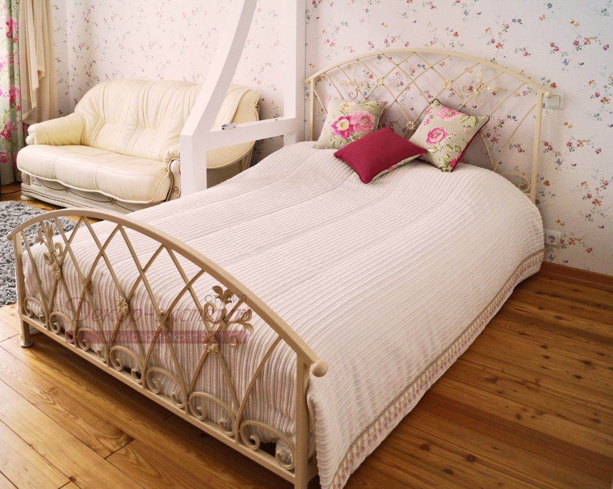 Кованая кровать ЛЭВРИК покрывало в стиле Прованс