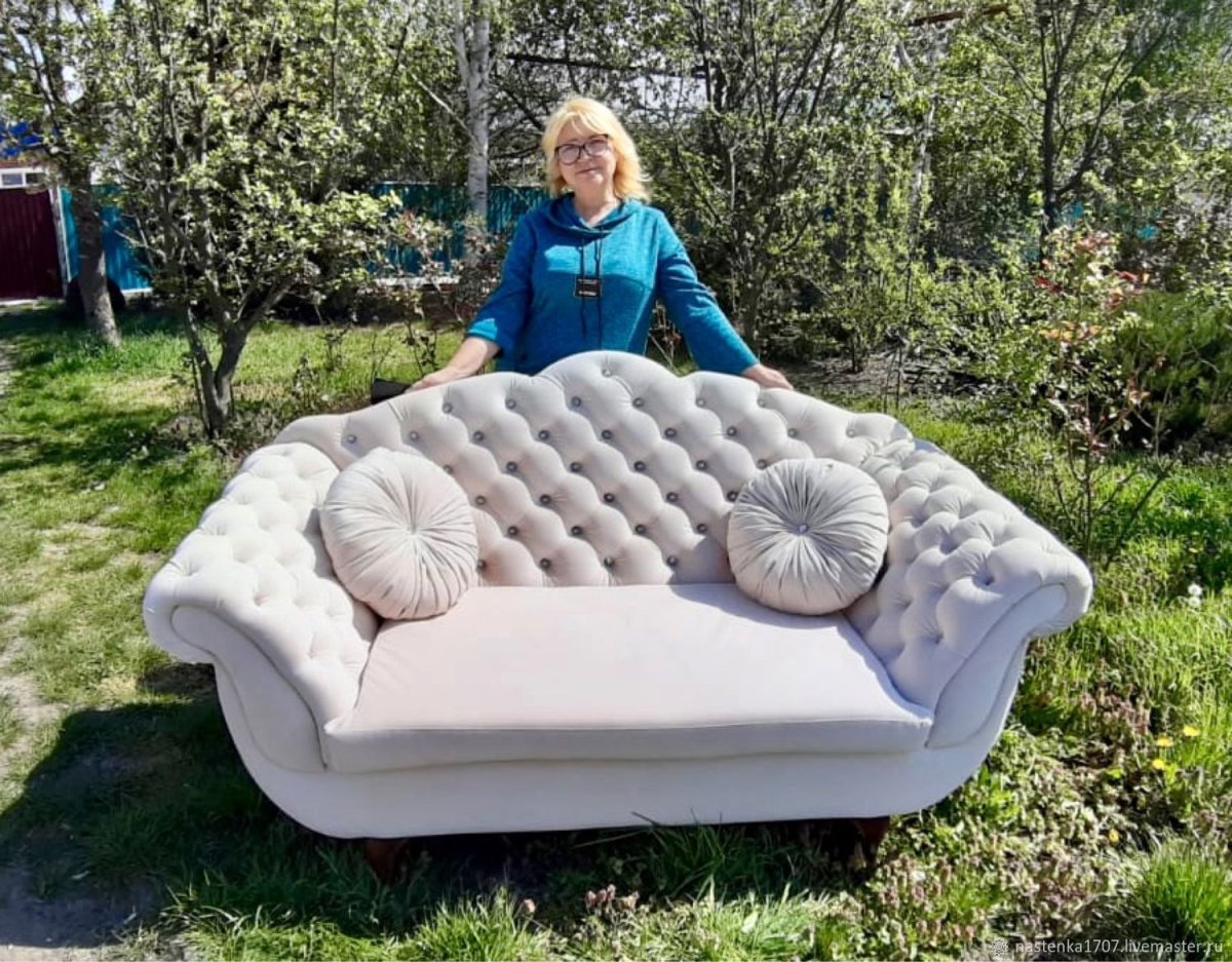 Диванчик с каретной стяжкой