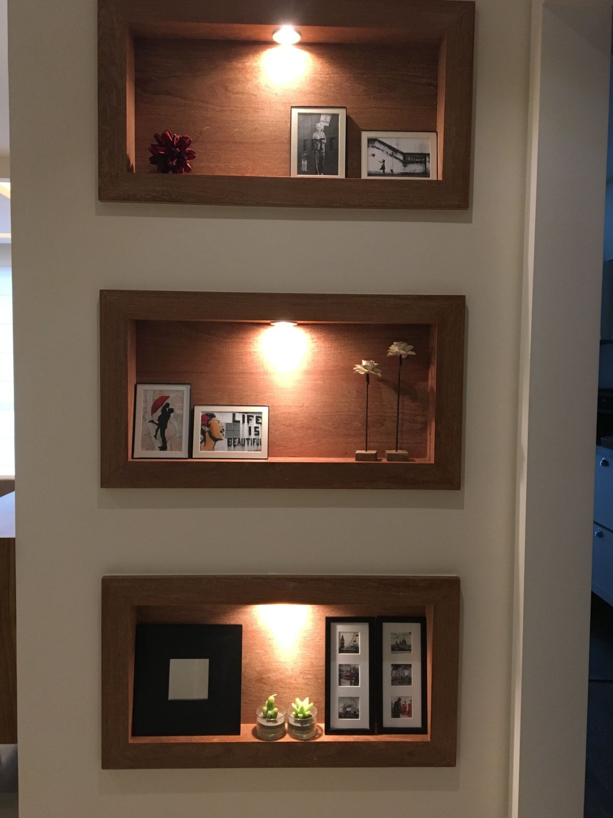 Встроенные угловые полки