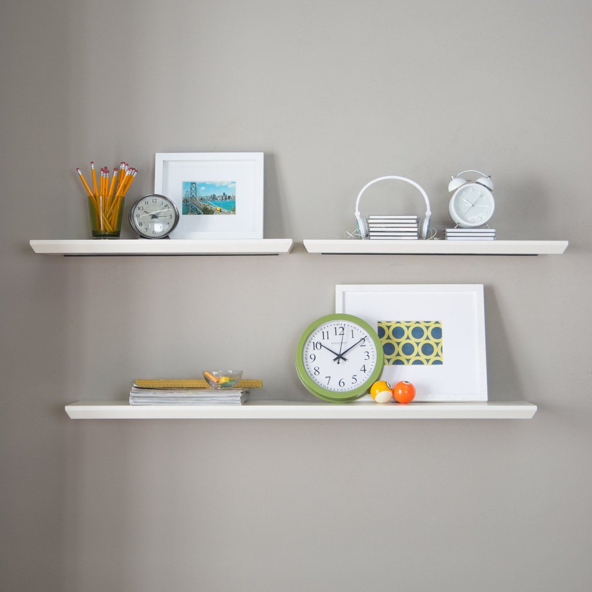 Белые полки на дисках