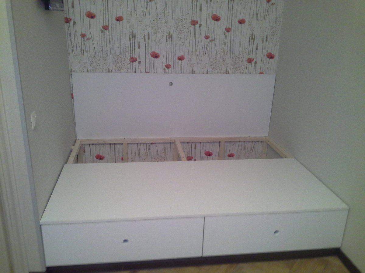 Кровать в однокомнатной квартире