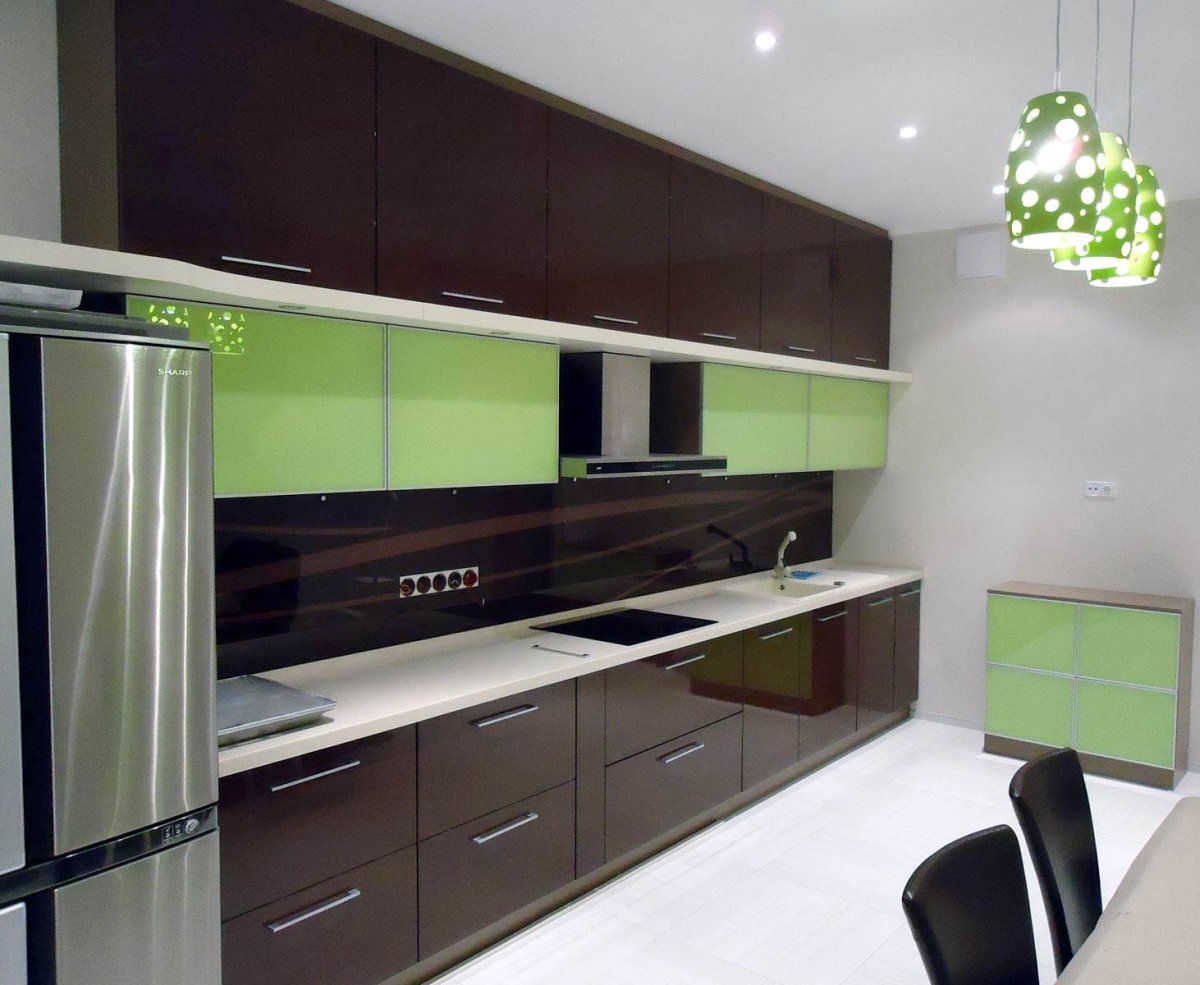 Черноикорисневая кухня