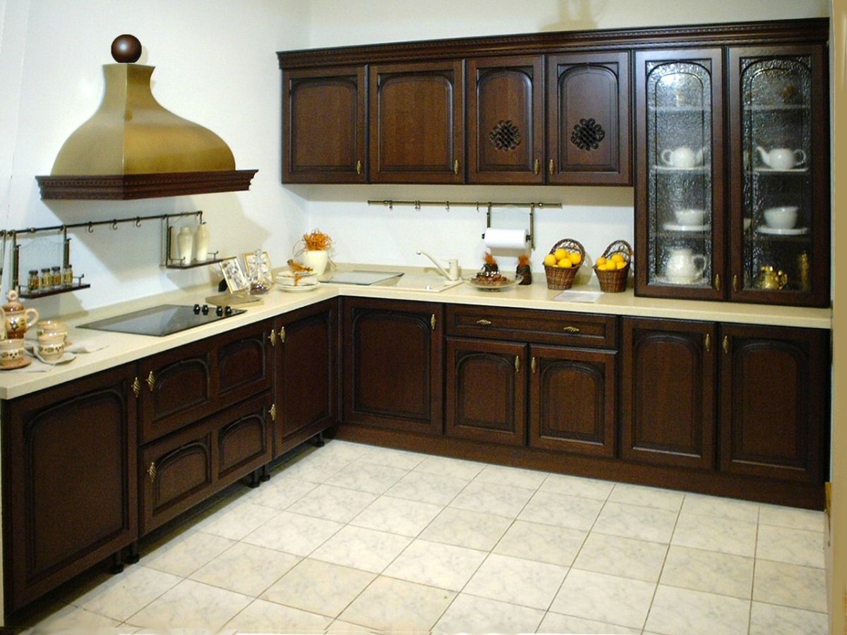 Кухня на коричневом фоне