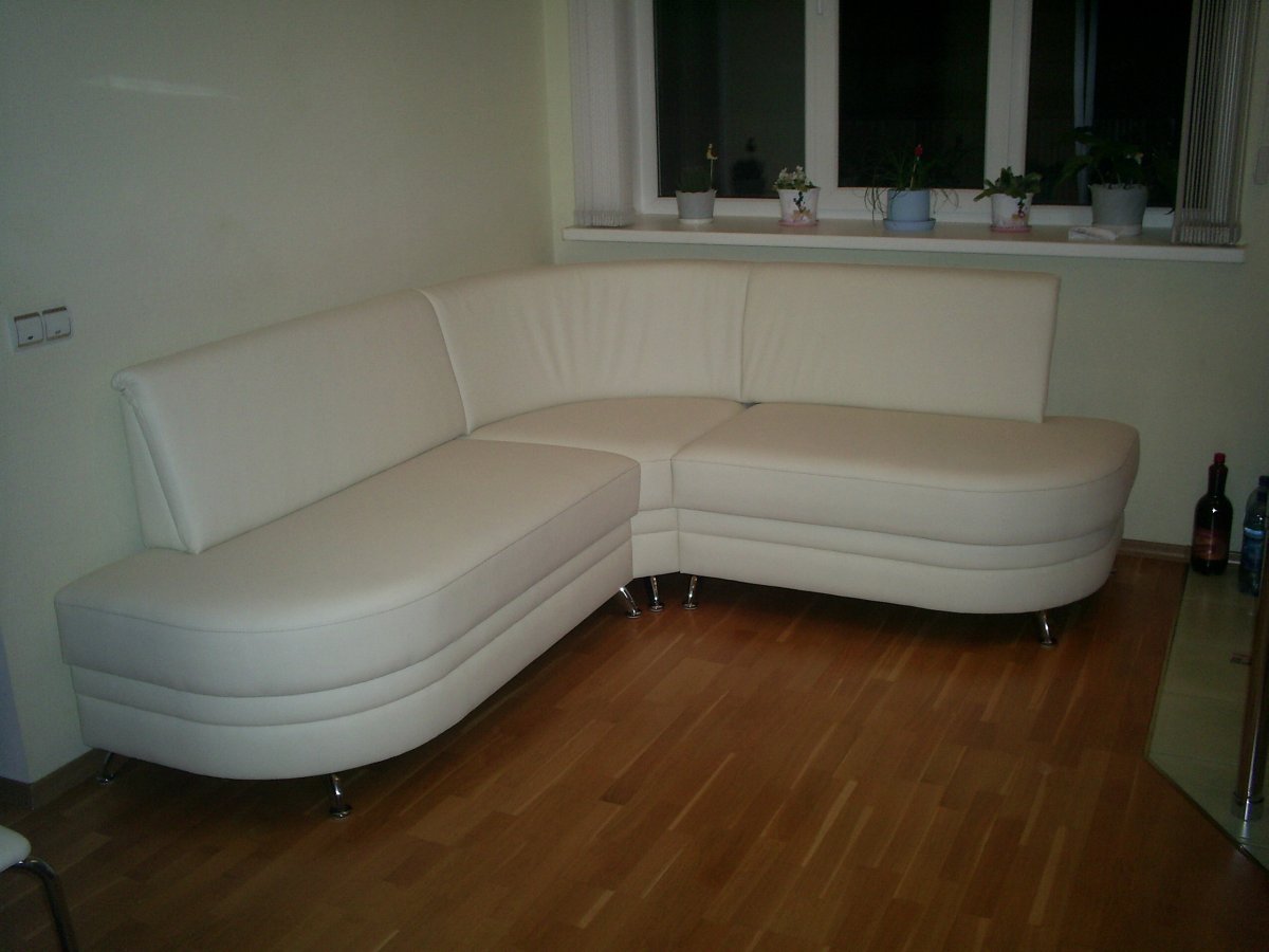 Угловой кожаный диван на кухню