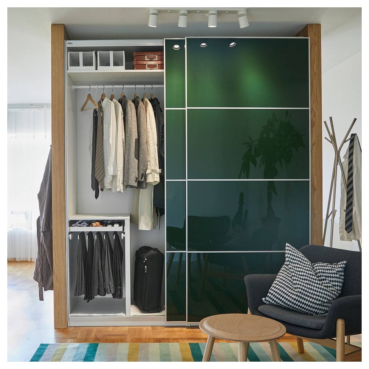 Зеленый шкаф в прихожую