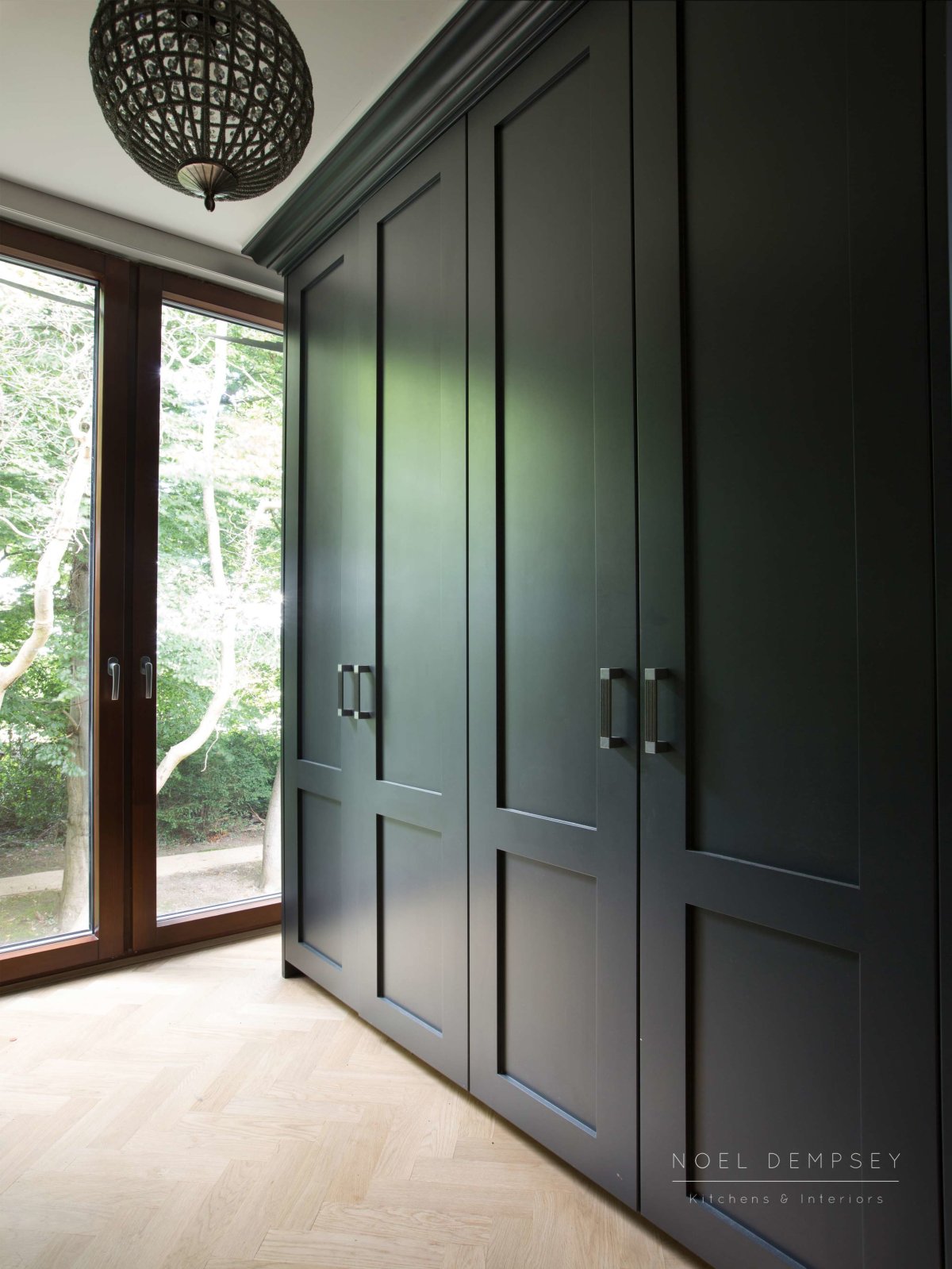 Шкаф оливкового цвета