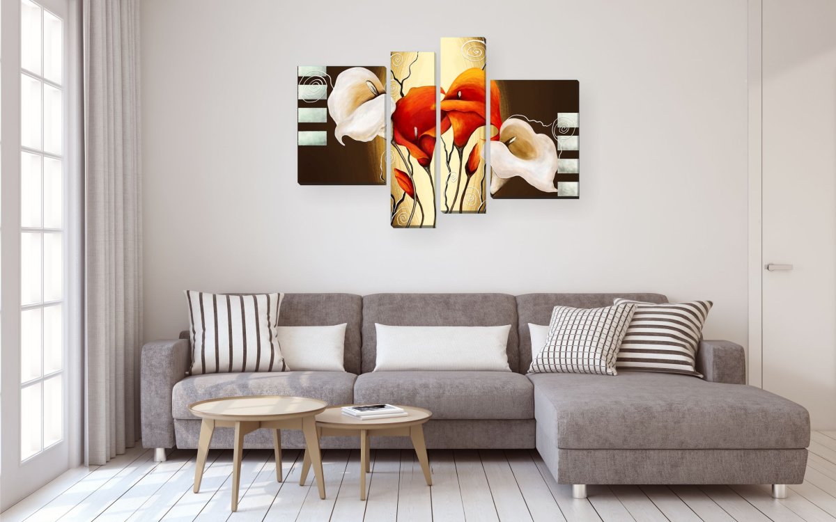 Модульные картины в интерьере гостиной над диваном фото