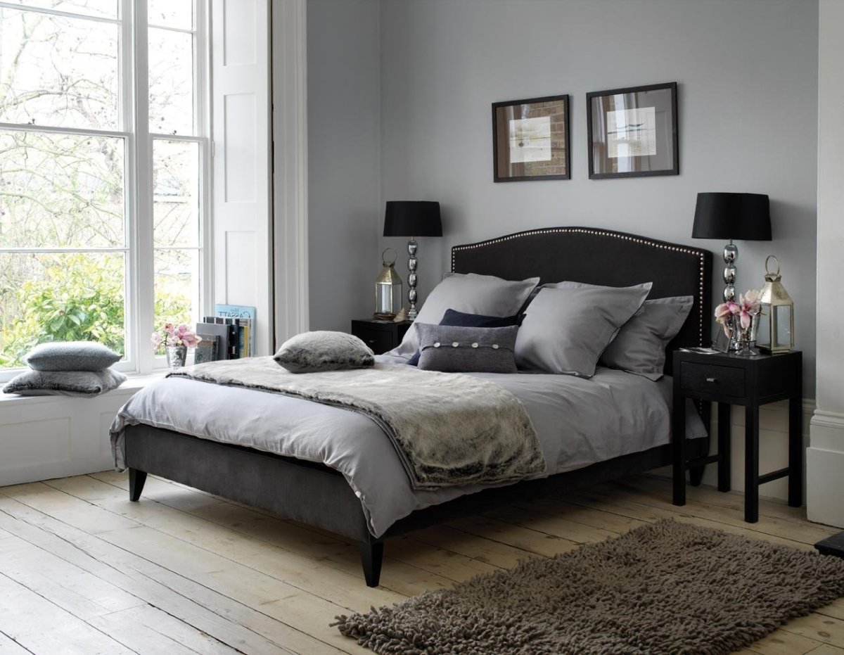 Современная серая спальня