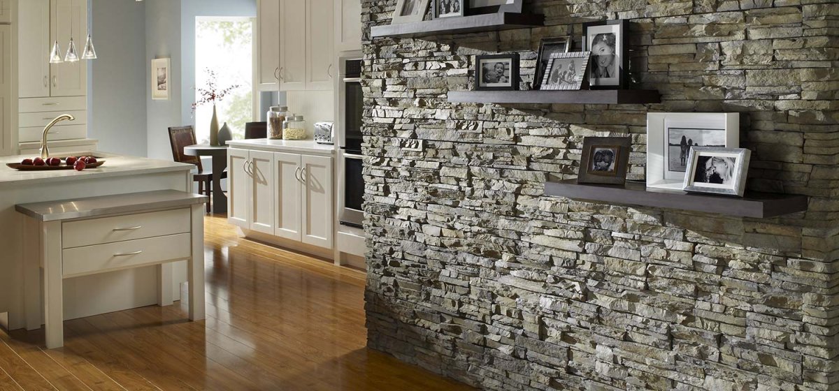 Декор искусственным камнем на кухне