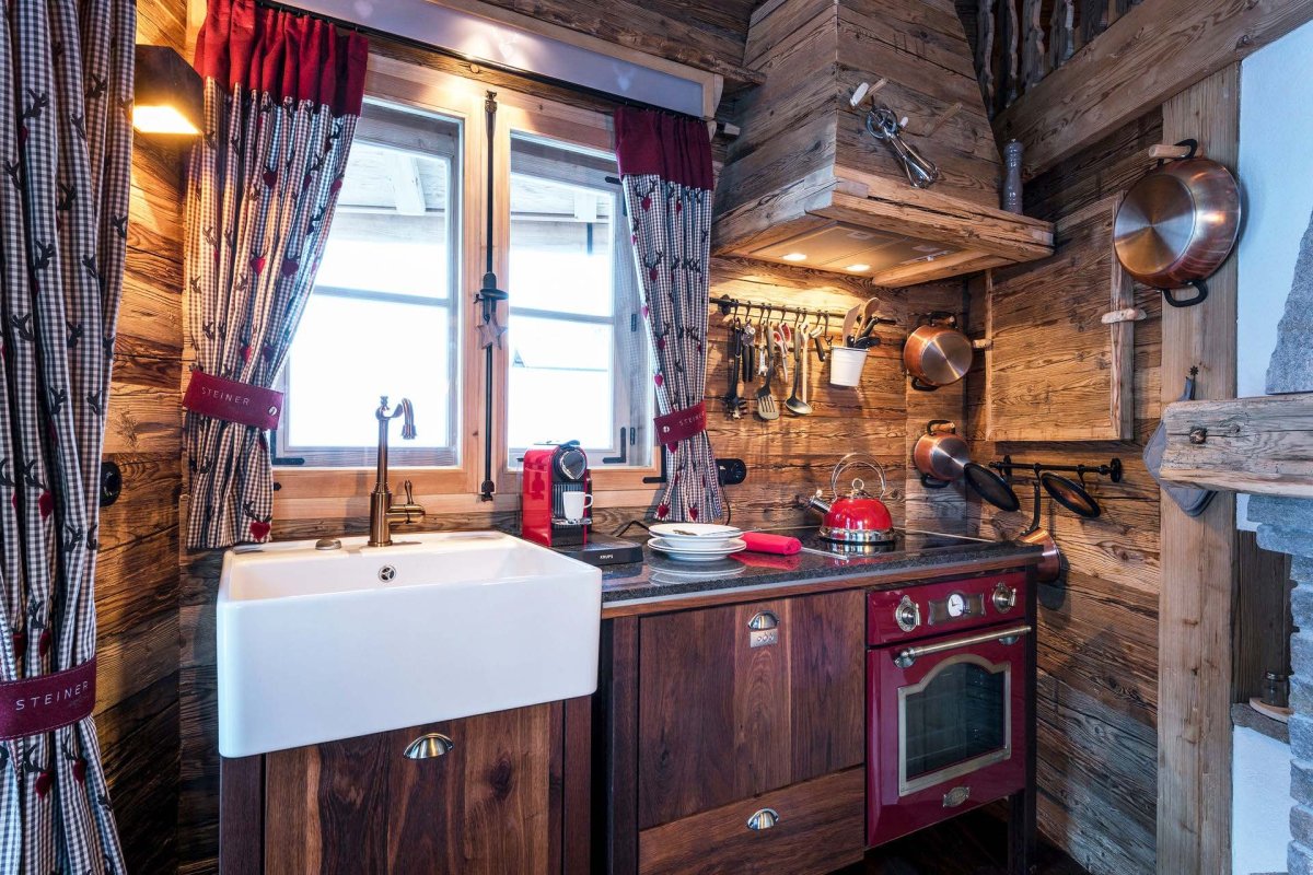 Альпийское Шале кухня