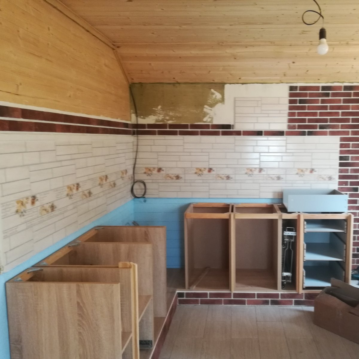 Интерьер кухни в бревенчатом доме в русском стиле