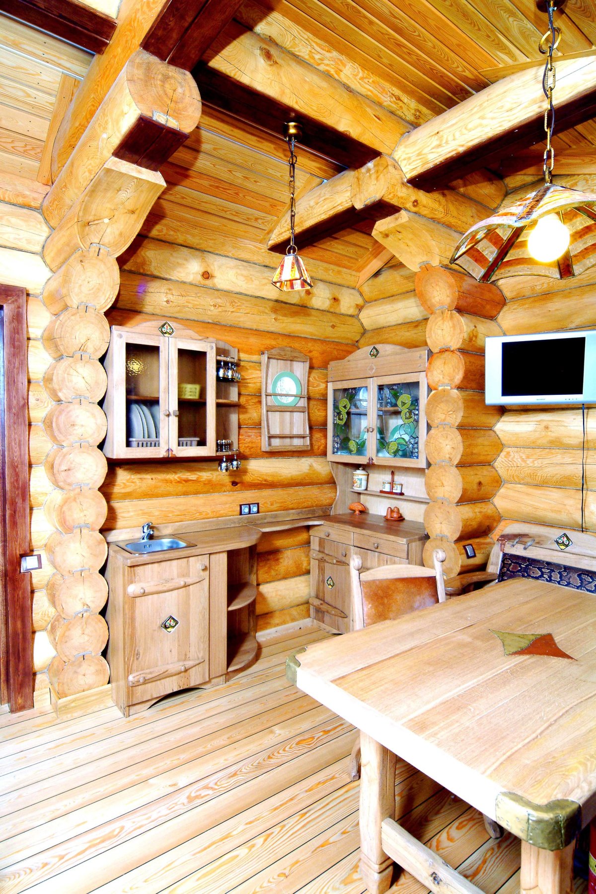 Деревянный домик внутри