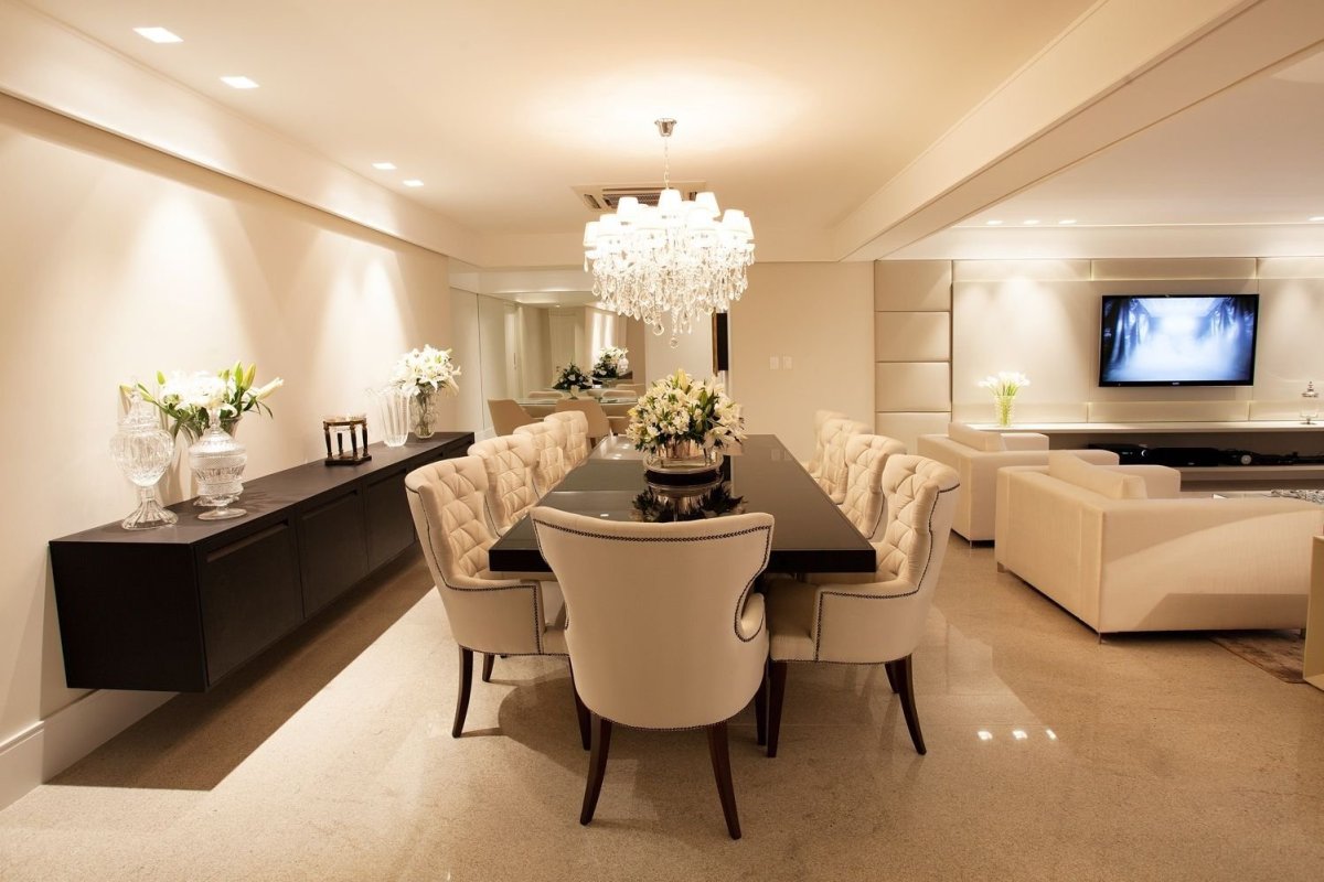 Гостиная с обеденным столом