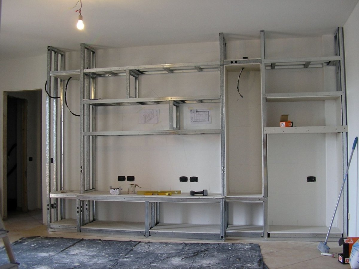 Стеллаж с камином