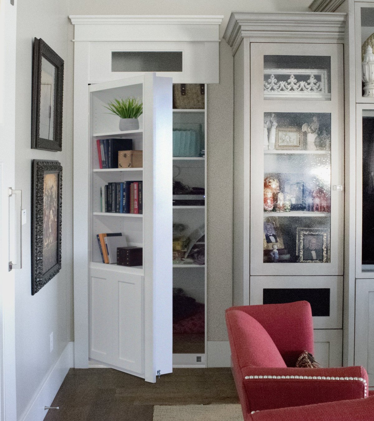 Шкаф в дверном проеме