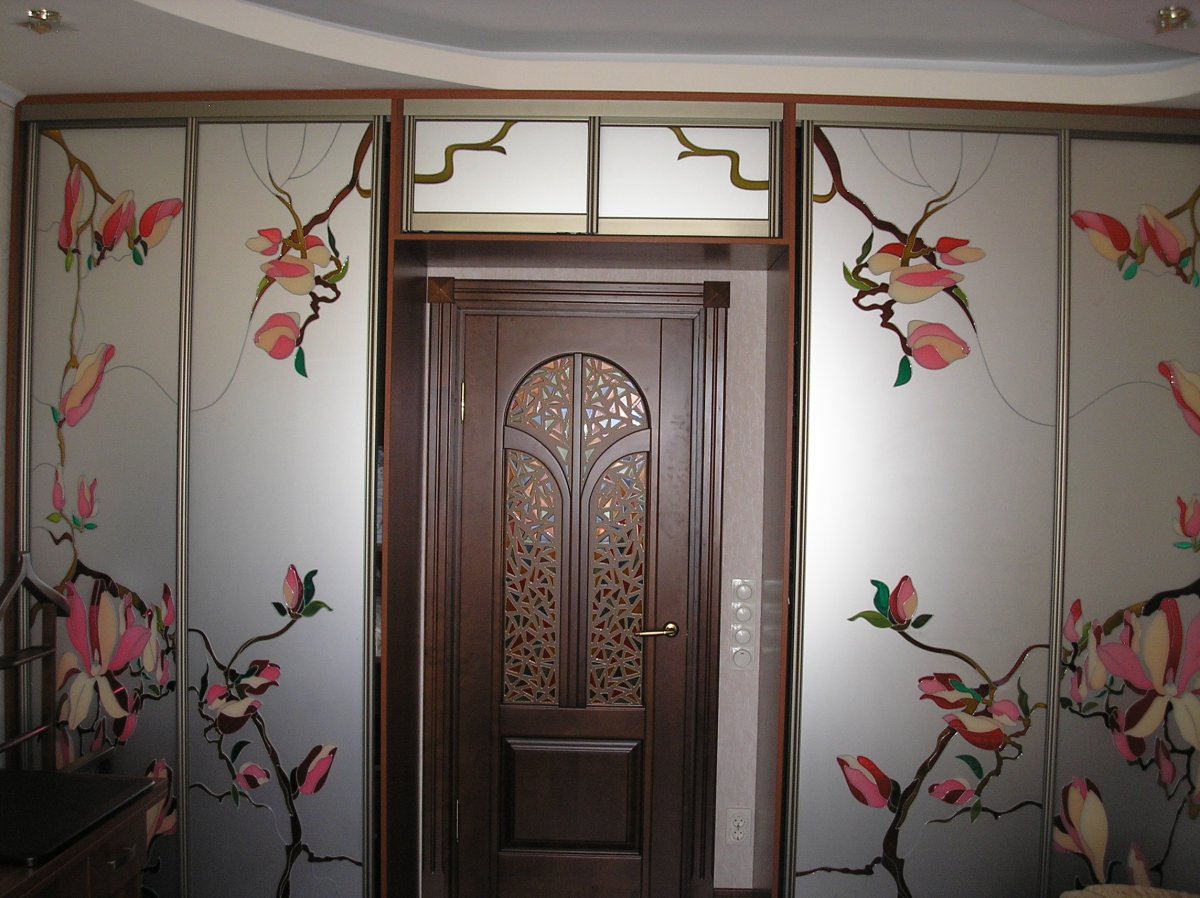 Шкаф вокруг дверного проема