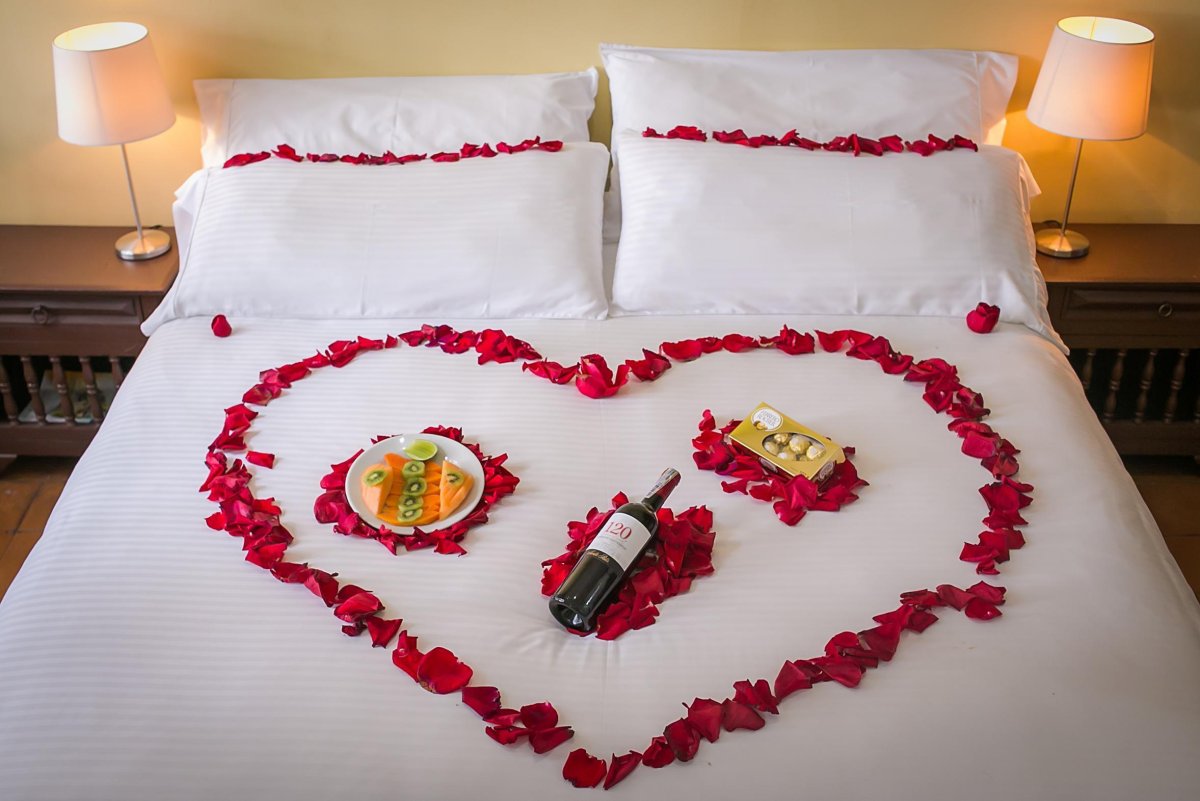 Спальня в красных тонах