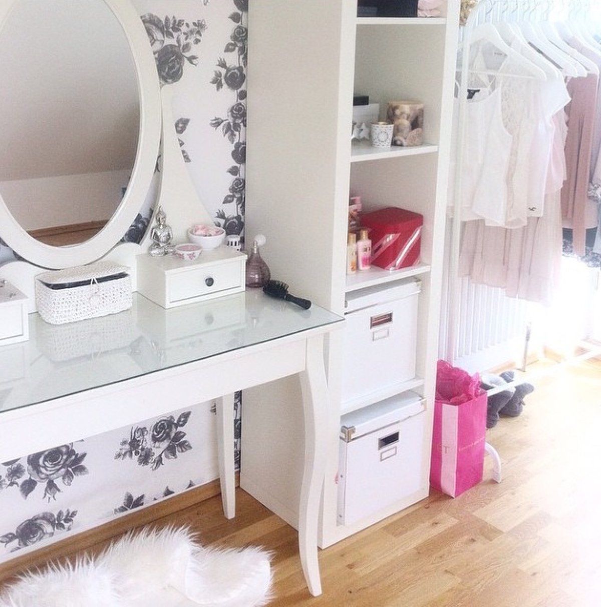 Спальня с макияжным столиком