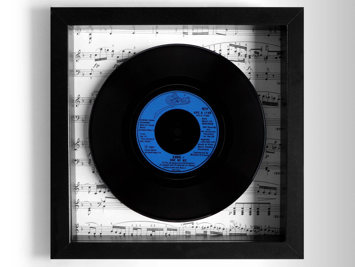 Виниловая пластинка в рамке