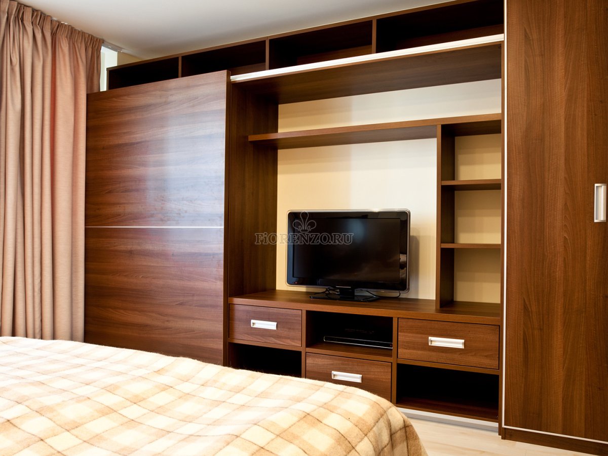 Стенка в спальню