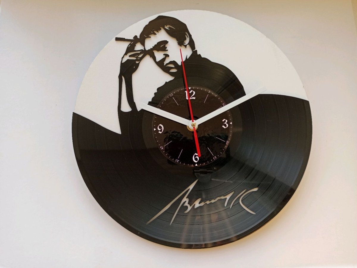 Часы би 2 на пластинке