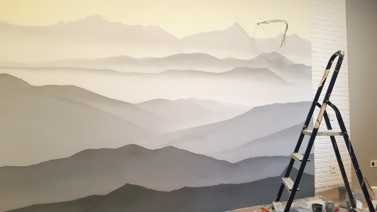 Рисунок гор на стене