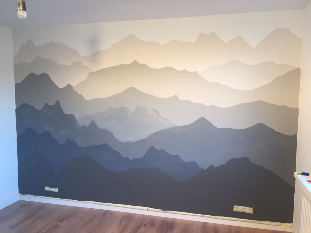 Рисование гор на стене