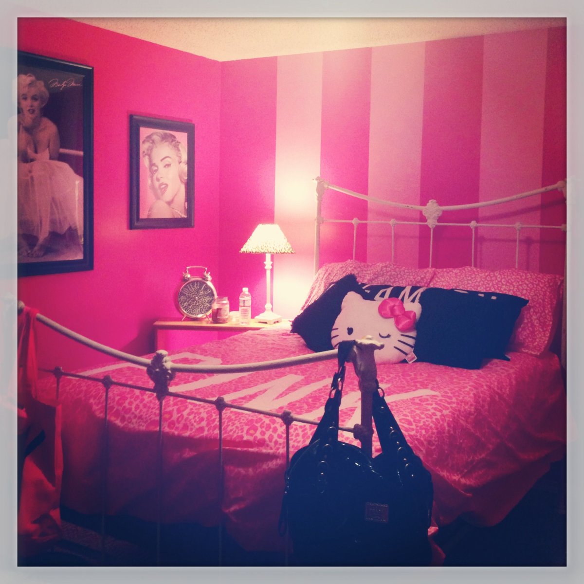 Розовый интерьер