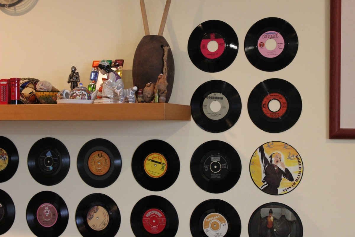 Украшение стен пластинками