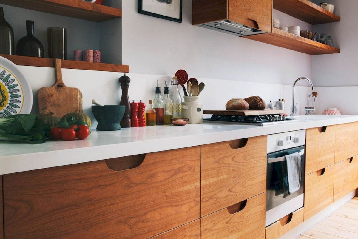 Фартук для кухни в деревянном доме