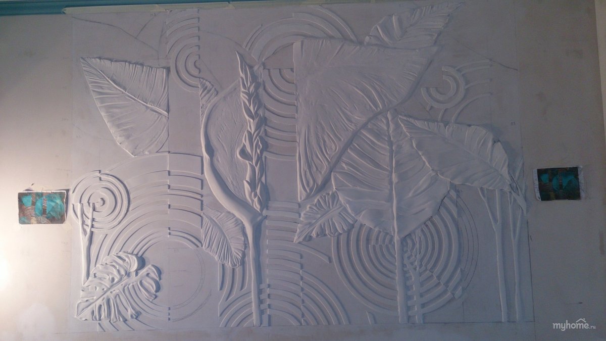 Рельефный узор на стене