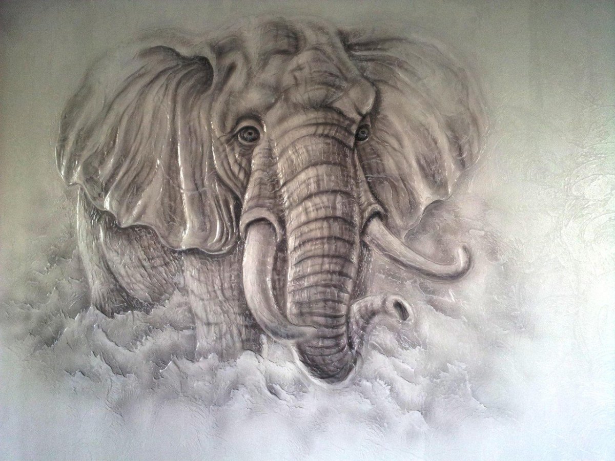 Слон на стене в интерьере