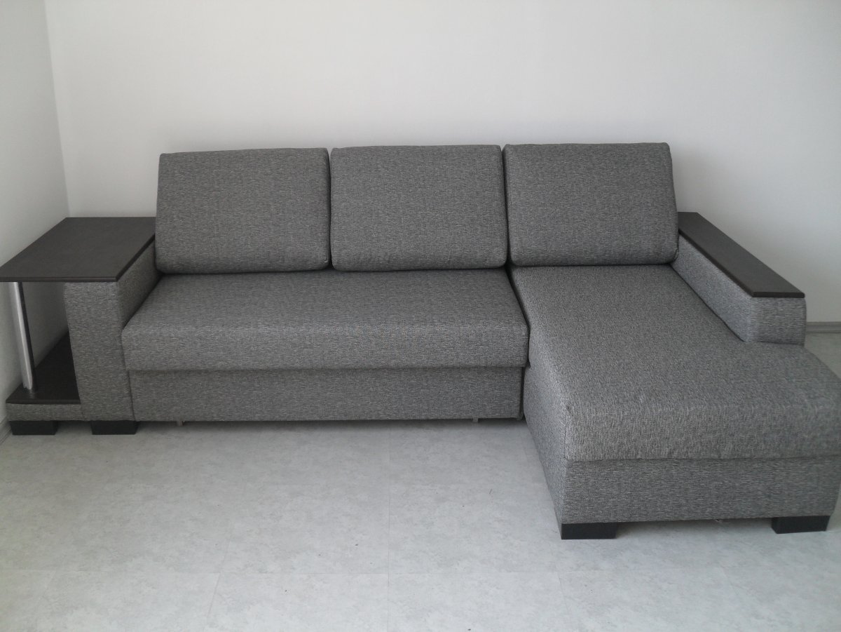 Серый угловой диван флок