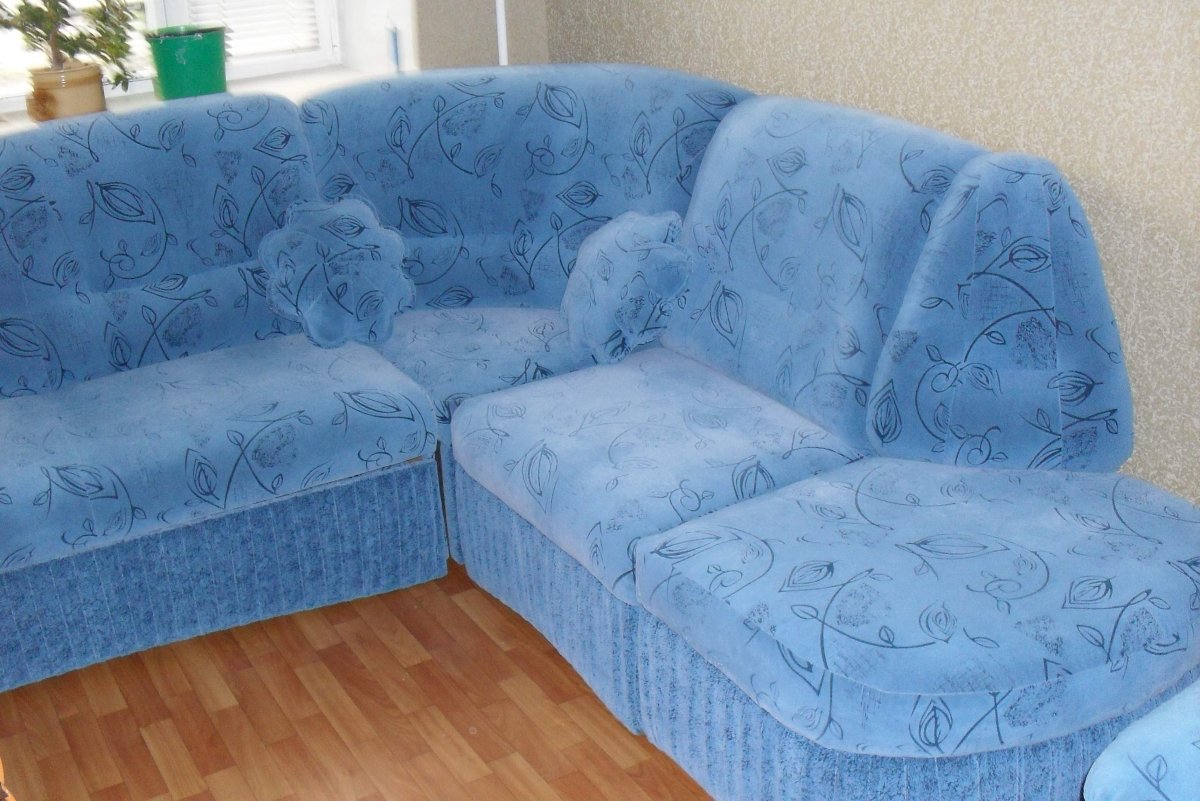 Диван обтянутый флоком