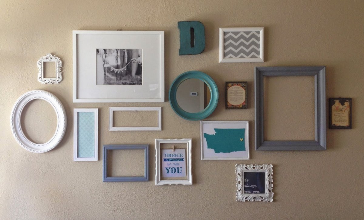 Пустые рамки в интерьере