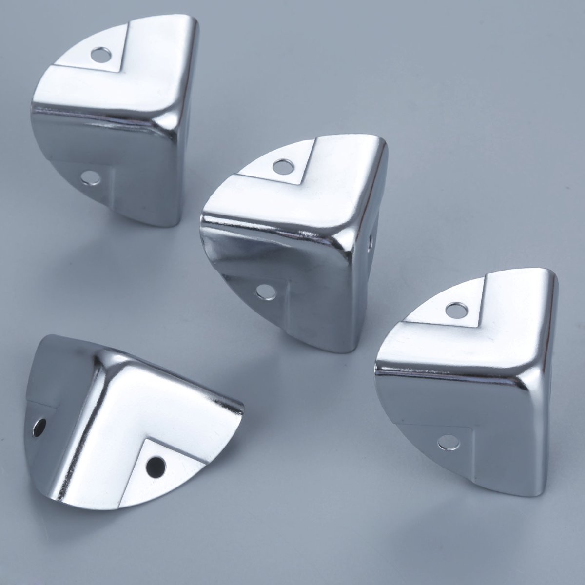 Мебельные накладки на углы