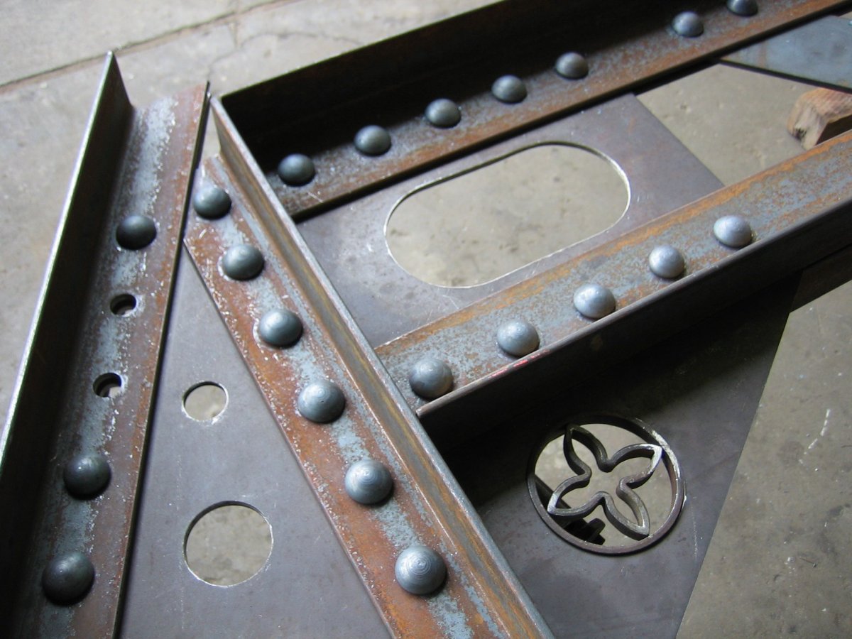 Декоративные уголки для мебели