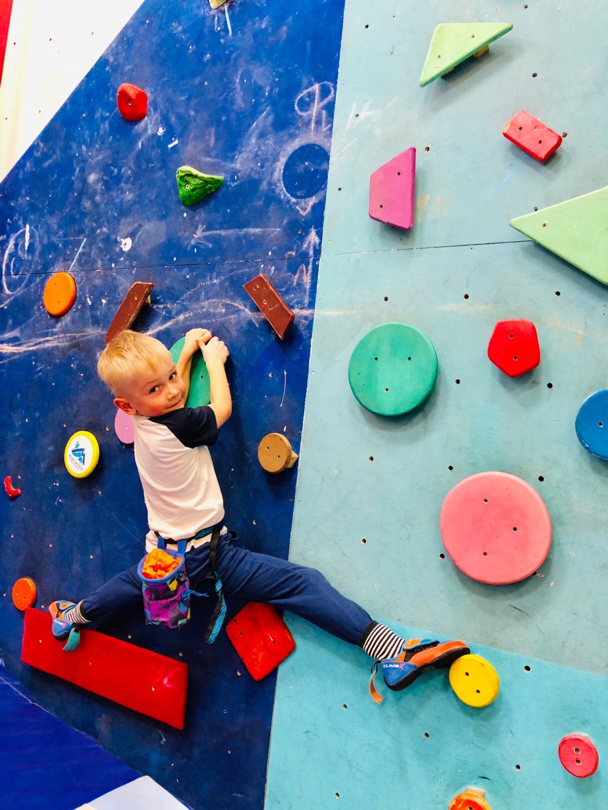 Скалодром в детской уголок