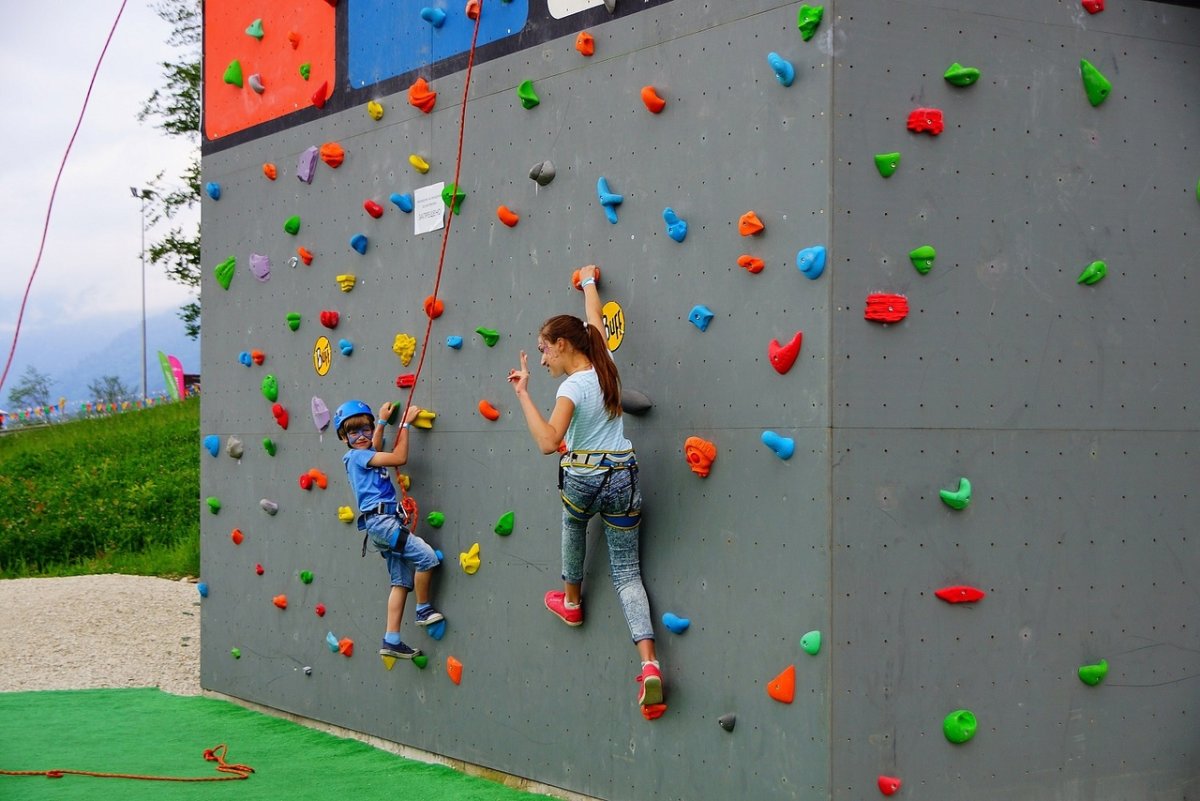 Скалодром в детской комнате