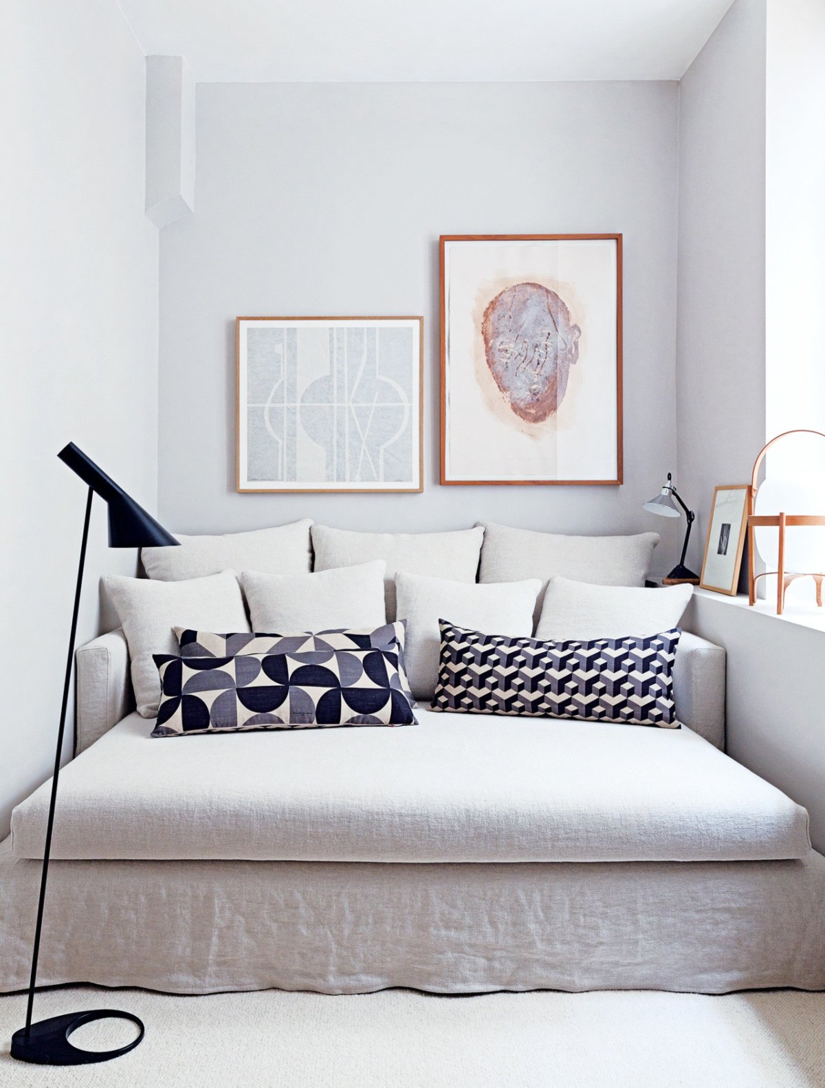 Подвесные светильники в спальне