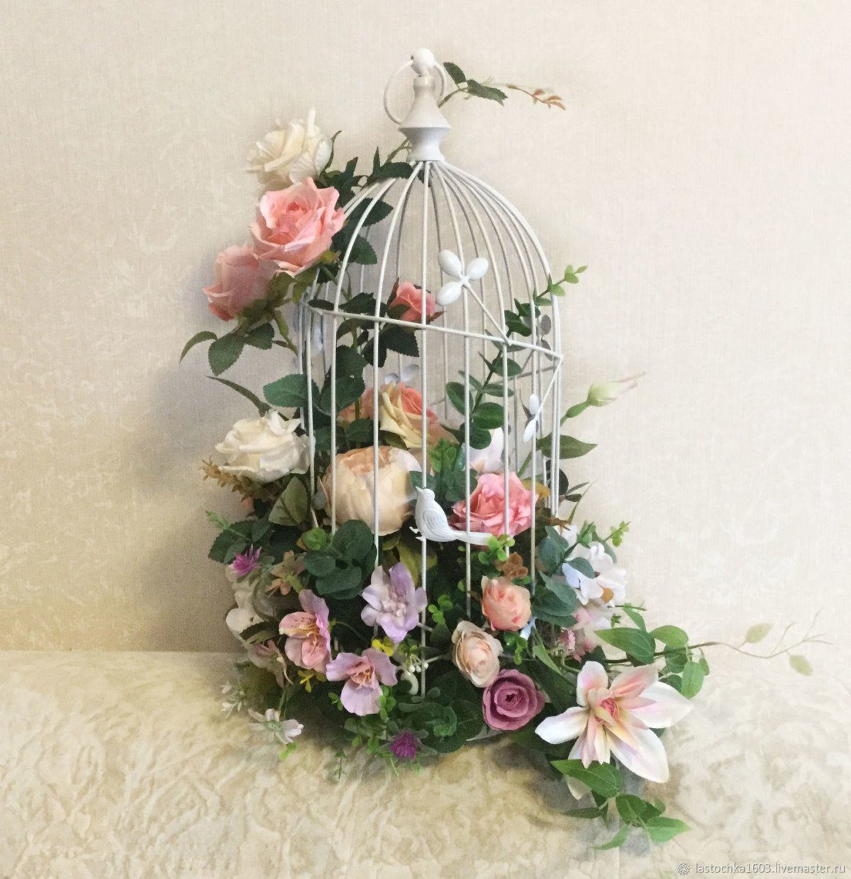 Украшение интерьера искусственными цветами